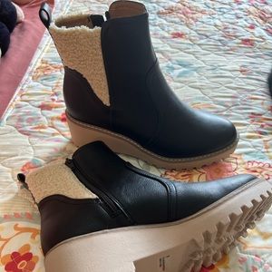 NWOT black boots